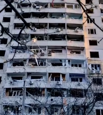 «Був спалах, гуркіт, повилітали вікна» – очевидиця про атаку на Харків (відео)