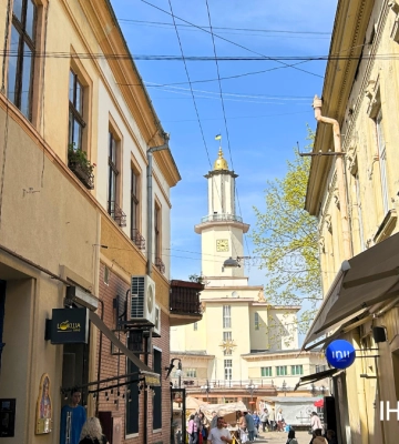 Гуляємо вулицею Труша у Франківську: мистецький слід у серці міста