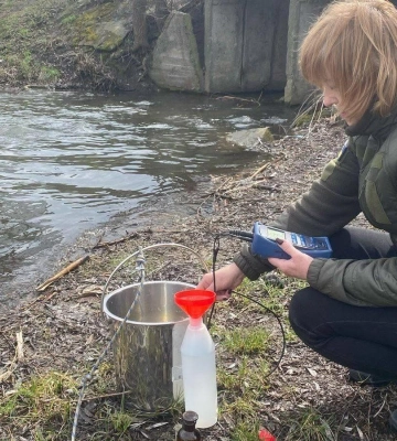 У воді озера Гідропарку виявили перевищення допустимих норм за низкою показників