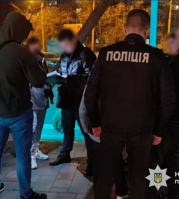 Пропонував за 10 тисяч доларів "економічне бронювання": у Черкасах затримали чоловіка