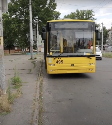 У Херсоні після авіаудару відновили рух тролейбусів