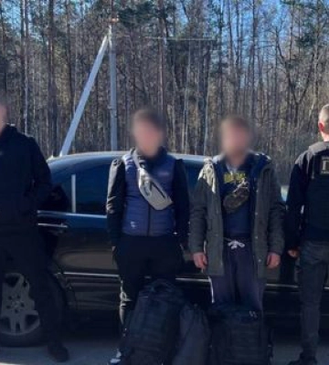 На Житомирщині поліцейські повідомили про підозру полтавцю, що сприяв незаконній міграції чоловіків
