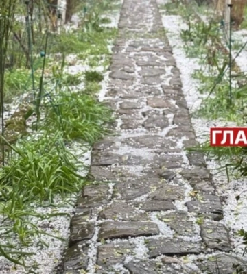 На Івано-Франківщині несподівано випав град (фото, відео)