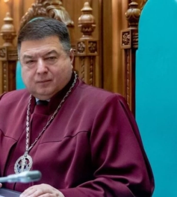 Міграційна служба анулювала паспорти ексглави Конституційного суду Тупицького