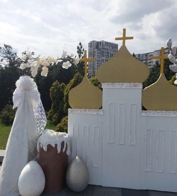 Парки та сквери Дніпра прикрасили святкові фотозони (Фото)
