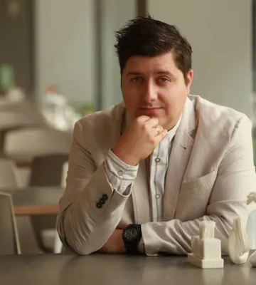 Популярний режисер Жирков пояснив, чому кинув театр та виїхав з України