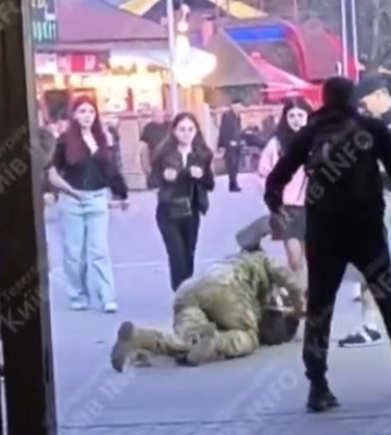 В Києві підлітки побили військового: є затримані
