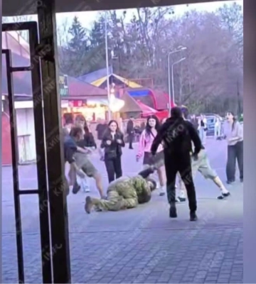 У Києві підлітки побили військового в гідропарку
