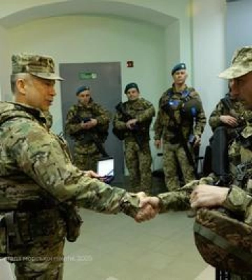 Головнокомандувач ЗСУ нагородив морського піхотинця з Полтавщини