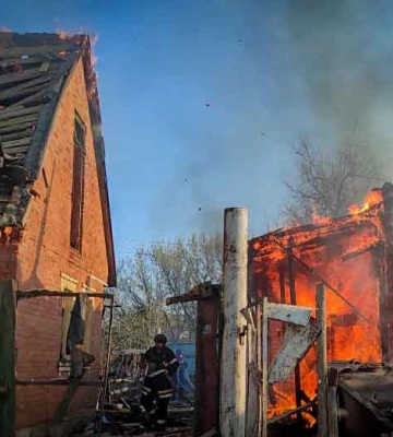 На Сумщині рятувальники ліквідували пожежі, спричинені ворожими ударами