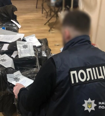 У Києві судитимуть помічників нотаріуса, які незаконно оформлювали документи замість нього. ФОТО