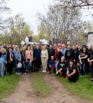 Акція «За чисте довкілля»: працівники Запорізької ОДА очистили від сміття ділянку неподалік Дніпра Акція «За чисте довкілля»: працівники Запорізької ОДА очистили від сміття ділянку неподалік Дніпра