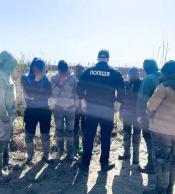Квадроцикл та 4 мотопомпи: на півночі Рівненщини викрили 7 бурштинокопачів