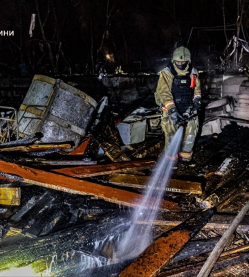 Росіяни атакували один з районів Харкова, там спалахнула пожежа