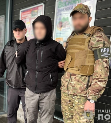 У Запоріжжі затримано посередника, який обіцяв ухилянту допомогу за 15 000 доларів. ФОТО