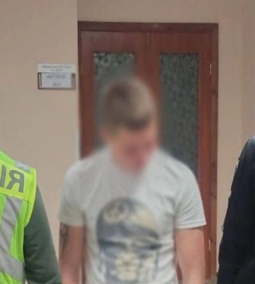 У Києві група підлітків напала на військового — двох вже затримала поліція, відео