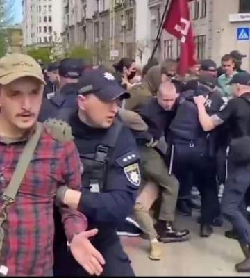 В Киеве произошла стычка противников проведения ЛГБТК+ кинофестиваля с полицией — видео