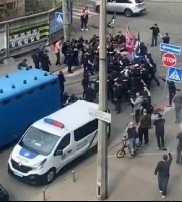 В Киеве протестовали против ЛГБТ-фестиваля: все завершилось потасовкой (видео)