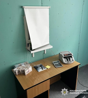 У Львові затримано шахраїв, які у псевдообміннику заволодили 50 тисячами доларів. ВІДЕО