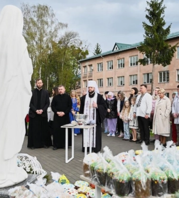 У Рівненській обласній клінічній лікарні провели великоднє освячення