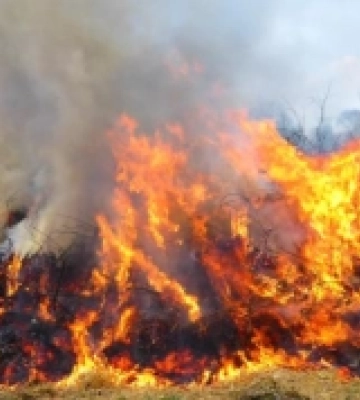 На Рівненщині та Сарненщині перед Великоднем горіла суха трава та сміття