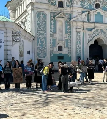У Києві на Софіївській проходить масштабна акція на підтримку полонених