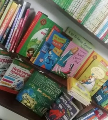 Благодійний фонд збирає книги для бібліотеки села Киселівка на Херсонщині. Як долучитися?