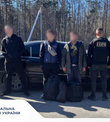 На Житомирщині поліцейські підозрюють полтавця у сприянні незаконній міграції чоловіків