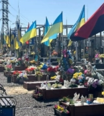 Вандалізм на кладовищі у Рожищі: пошкодили могили захисників