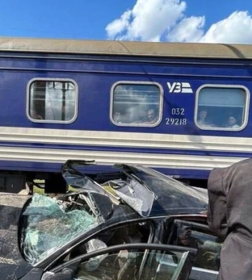 На Закарпатті сталася автотроща за участі потягу