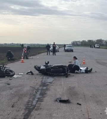 На Хмельниччині внаслідок тарану мотоциклів один кермувальник загинув, інший у лікарні