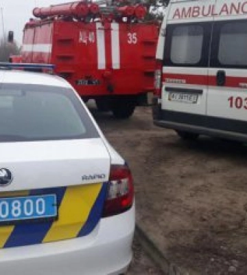 Автомобіль зіткнувся з деревом: внаслідок ДТП на Закарпатті травмувалися четверо людей