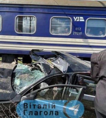 На Закарпатті сталася автотроща за участі потягу