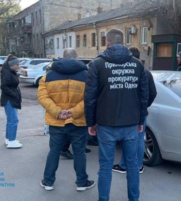 В Одесі чоловік за 3000 доларів США обіцяв працевлаштування до правоохоронних органів