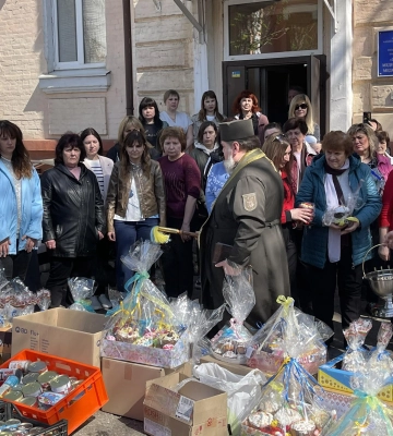 Паски для 92-ї бригади ЗСУ спекли співробітники “швидкої” Харкова 