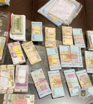 15 років позбавлення волі загрожує помічникам нотаріуса у Києві за підробку документів