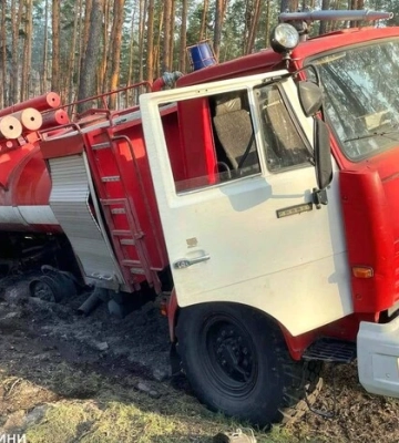 На Харківщині під час пожежі підірвалась службова автівка: постраждали двоє лісників