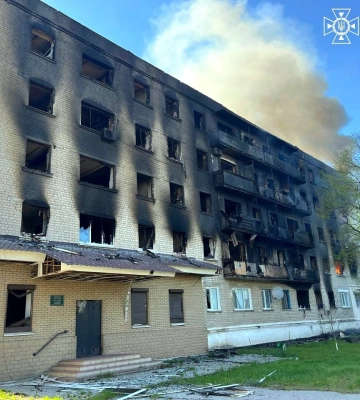 БпЛА ударил по пятиэтажке на Харьковщине: горели 36 квартир БпЛА ударил по пятиэтажке на Харьковщине: горели 36 квартир
