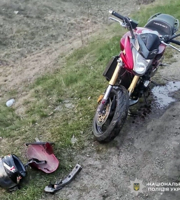 ДТП біля Бердичева: у вантажівки під час руху відірвалося колесо та збило мотоцикліста