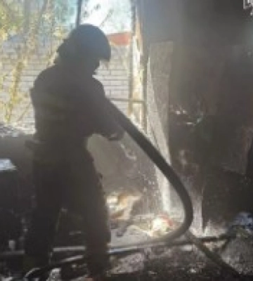 У Дніпрі горів житловий будинок У Дніпрі горів житловий будинок