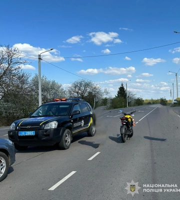 На Львівщині 20-річний водій буса не розминувся 19-річним мотоциклістом