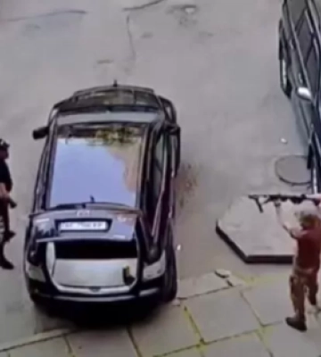 На Дніпропетровщині чоловік у військовій формі відкрив стрілянину біля багатоповерхівки