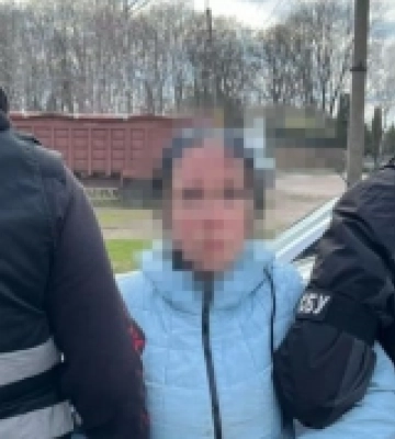 Затримали зрадницю, яка встановлювала «відеопастки», щоб коригувати удари РФ по ешелонах ЗСУ на Чернігівщині
