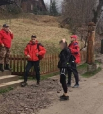Заблукала в районі урочища Бескідь: на Рахівщині рятувальники допомогли туристці з Дніпра