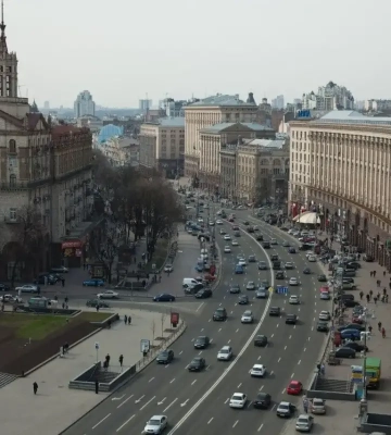 Тревоги и взрывы, новый маршрут УЗ до столицы, водителям ограничили движение: что случилось в Киеве в ночь на 21 апреля