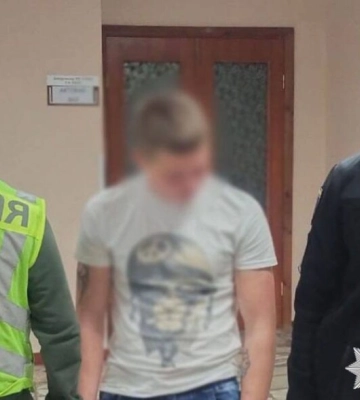 Підліткам, які побили військового у Києві, повідомили про підозру
