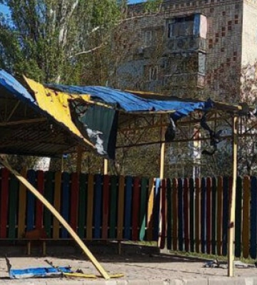 Російські війська обстріляли дитсадок у Херсоні: пошкоджено понад 30 вікон. ФОТОрепортаж