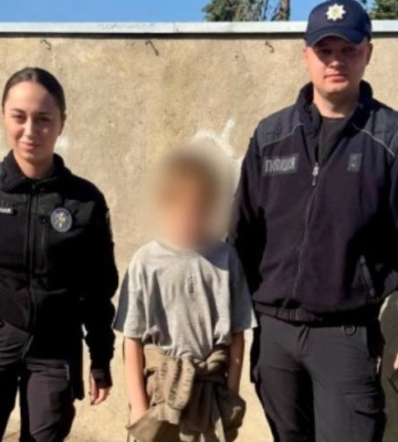 Утік з дому погуляти і заночував у під’їзді: поліцейські про пошуки 9-річного хлопчика з Одещини