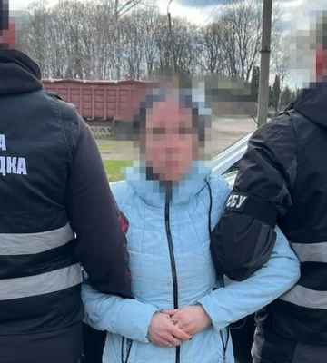 СБУ затримала зрадницю, яка встановлювала «відеопастки», щоб корегувати удари рашистів по ешелонах ЗСУ на Чернігівщині