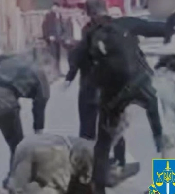 Підліткам, які побили військового у Києві, повідомили про підозру